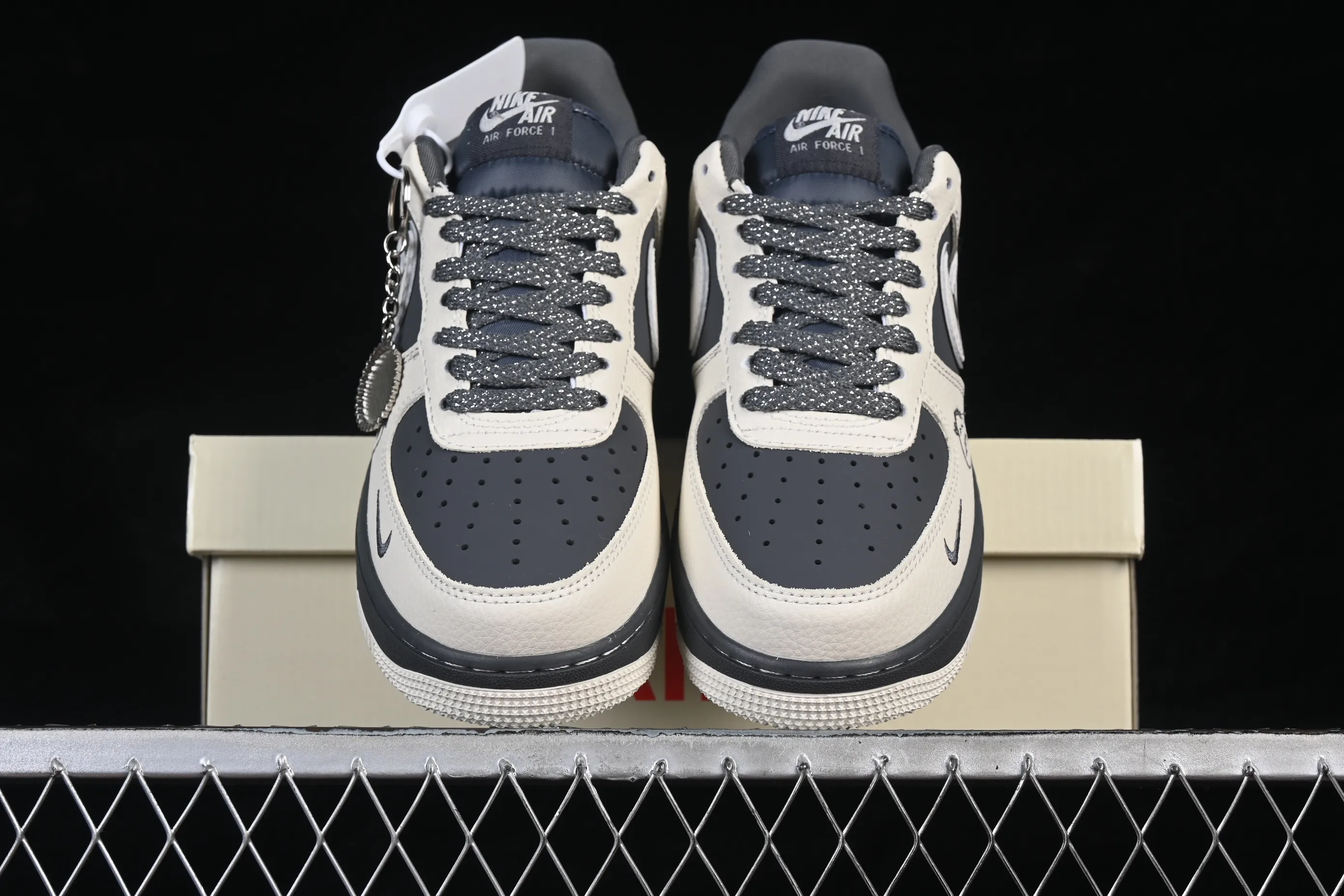 All categories Nk Air Force 1 Air Force series Nk Air Force 1 Low Air Force low-top Nike Air Force 1'07 Low joint white and black graffiti Air Force 1 low-top casual sneakers XL1979-130